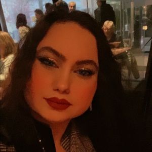 Meet your Posher, Mona